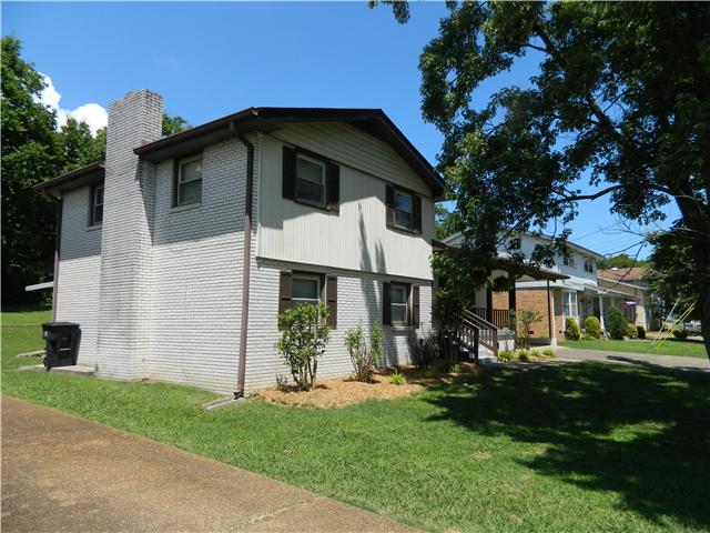 523 Rural Hill Road Nashville, TN 37217 - Photo 2 of 4 a front view of a house with a garden