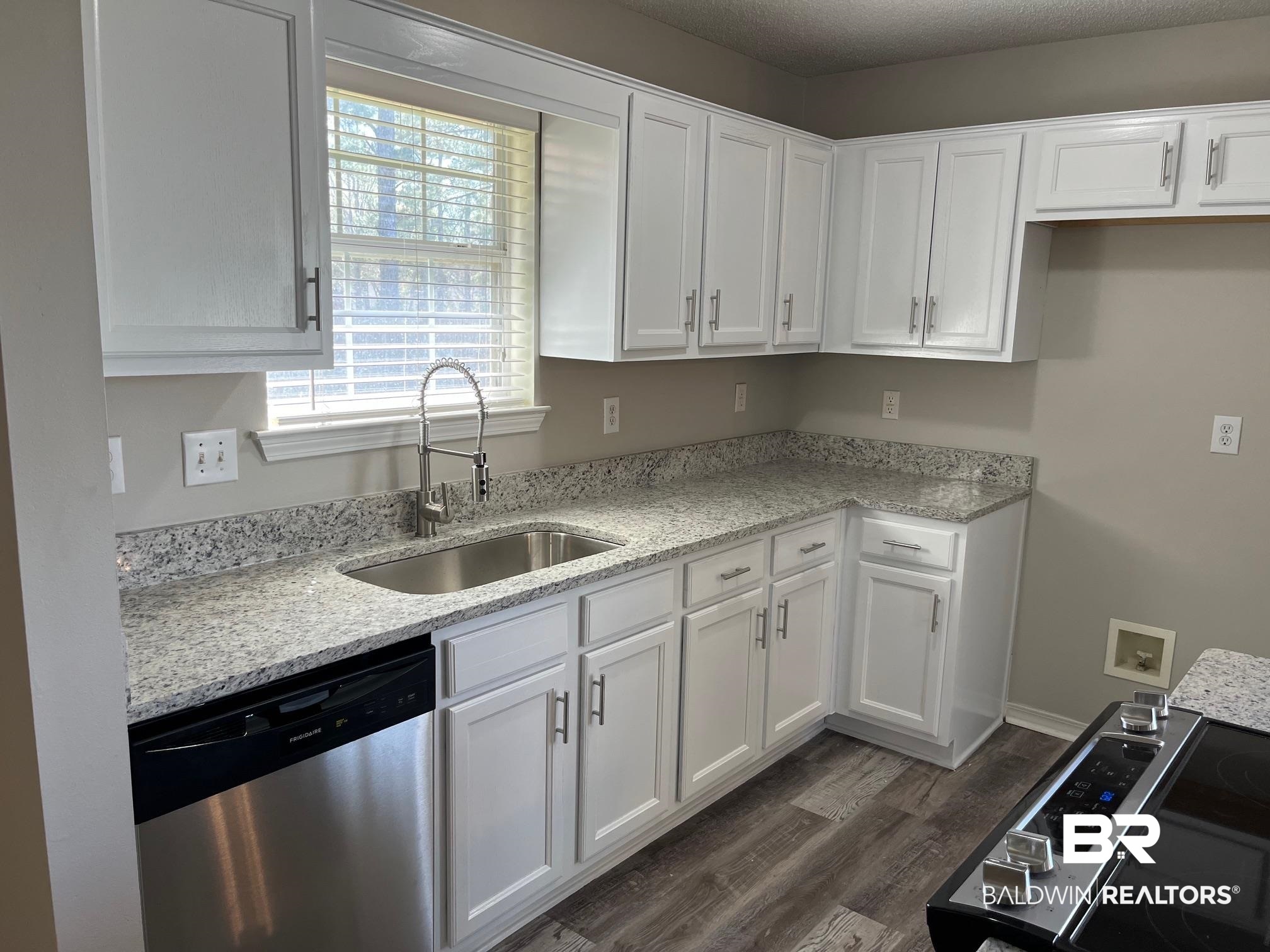 422 Meadow Lane Foley, AL 36535 - Photo 3 of 34 New Granite tops