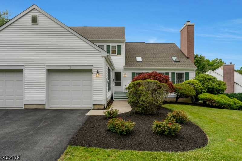 11 Hampton Court Bernards, NJ 07920 - Photo 2 of 30