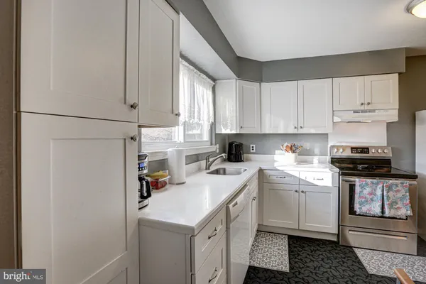 $379,900 | 121 Sonant Drive, Newark, DE 19713