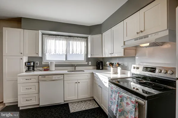 $379,900 | 121 Sonant Drive, Newark, DE 19713