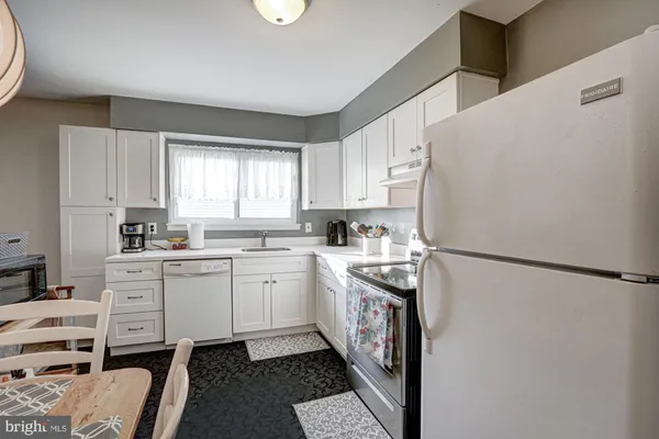 $379,900 | 121 Sonant Drive, Newark, DE 19713