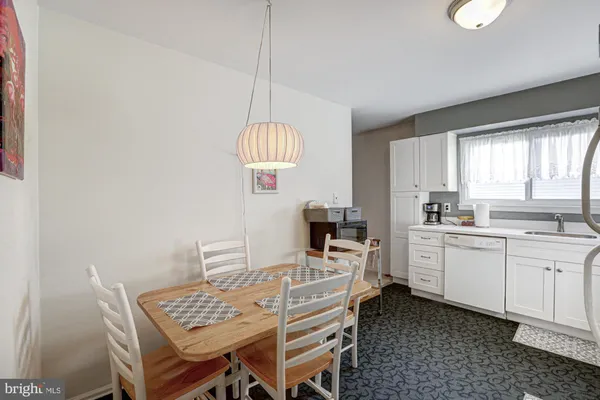 $379,900 | 121 Sonant Drive, Newark, DE 19713