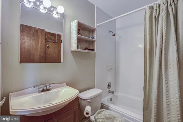 $379,900 | 121 Sonant Drive, Newark, DE 19713