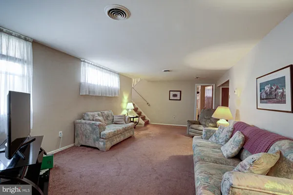 $379,900 | 121 Sonant Drive, Newark, DE 19713