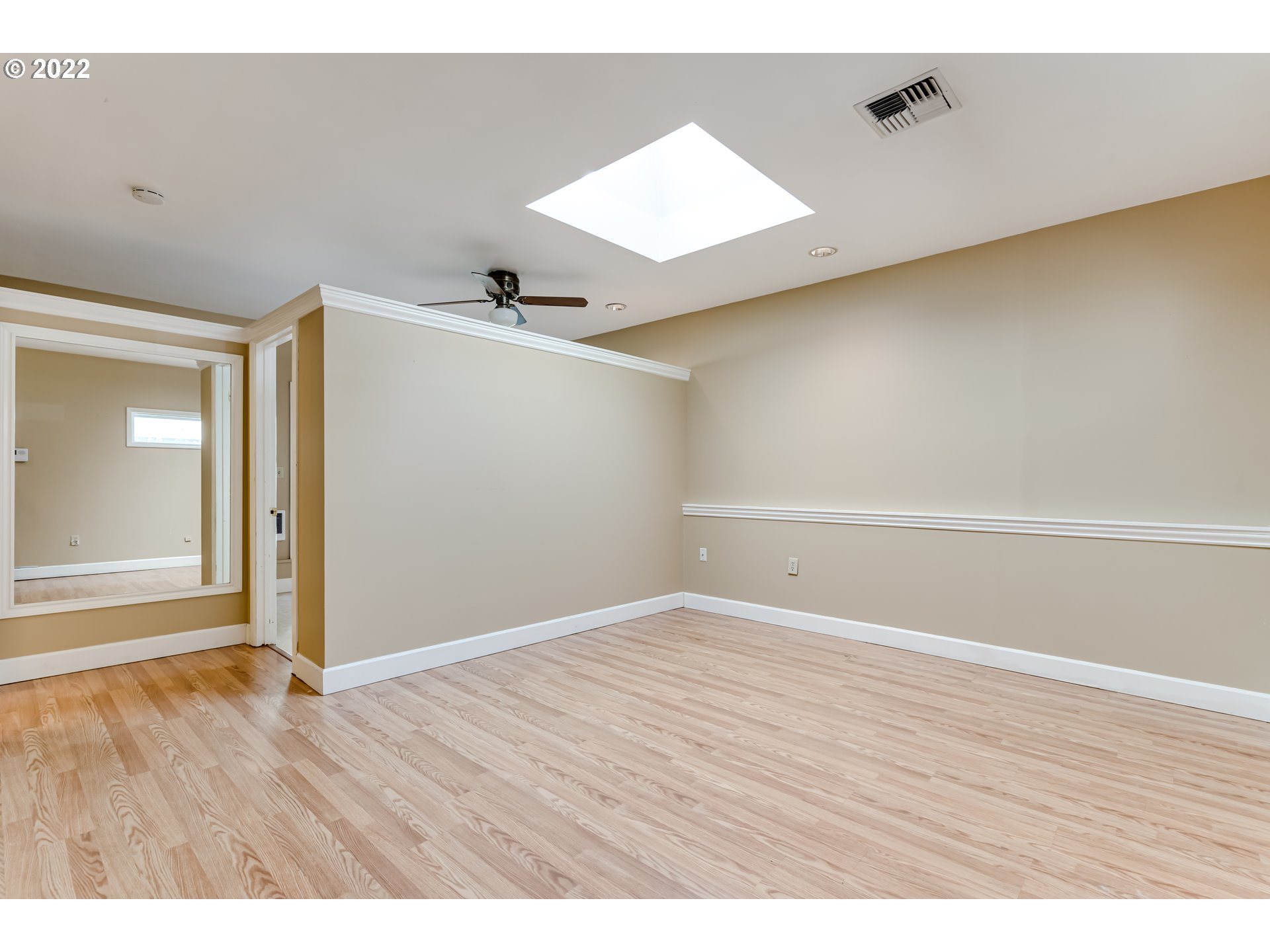595 Dartmoor Drive Eugene, OR 97401 - Photo 13 of 32 a view of an empty room