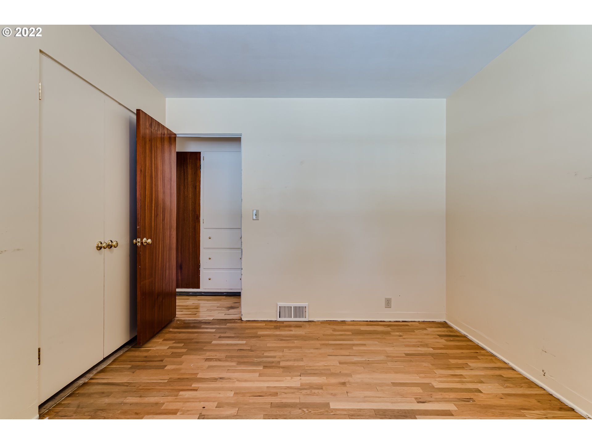 595 Dartmoor Drive Eugene, OR 97401 - Photo 21 of 32 a view of an empty room