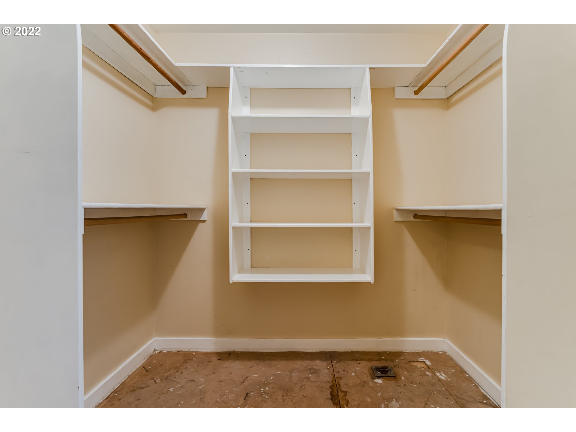 595 Dartmoor Drive Eugene, OR 97401 - Photo 26 of 32 a view of an empty room with a closet