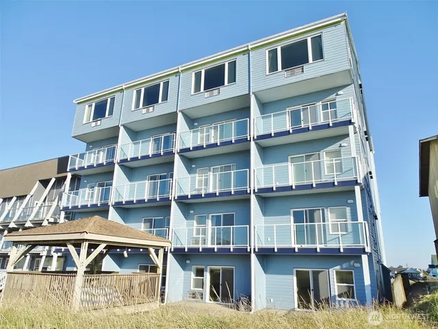 $180,000 | 1307 Ocean Shores Boulevard Southwest, Unit N11, Ocean Shores, WA 98569