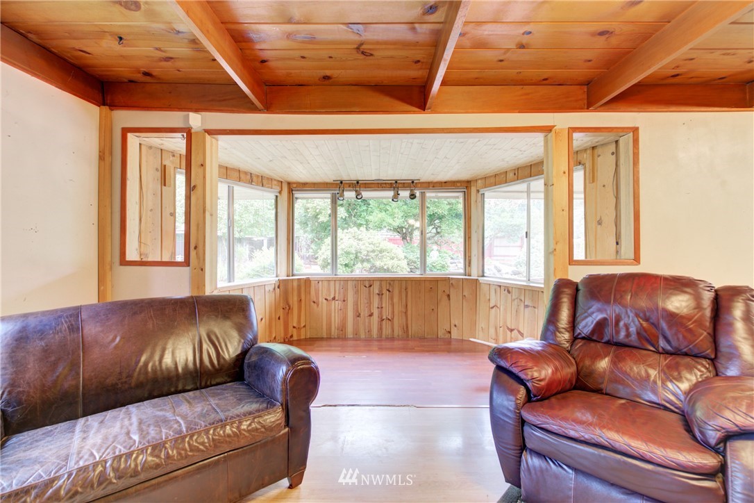 18505 Southeast May Valley Road Issaquah, WA 98027 - Photo 11 of 33