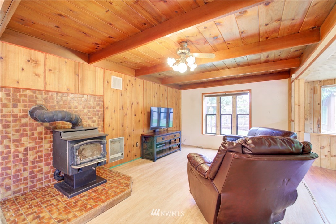 18505 Southeast May Valley Road Issaquah, WA 98027 - Photo 12 of 33