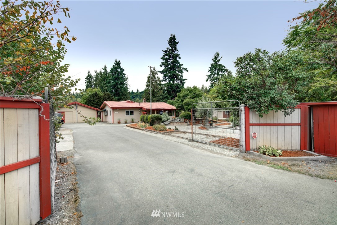 18505 Southeast May Valley Road Issaquah, WA 98027 - Photo 3 of 33
