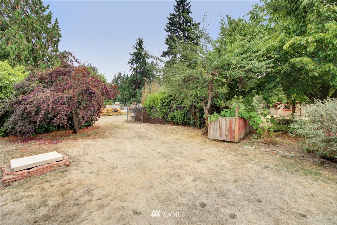 18505 Southeast May Valley Road Issaquah, WA 98027 - Photo 21 of 33