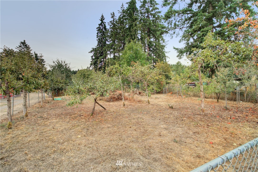 18505 Southeast May Valley Road Issaquah, WA 98027 - Photo 22 of 33