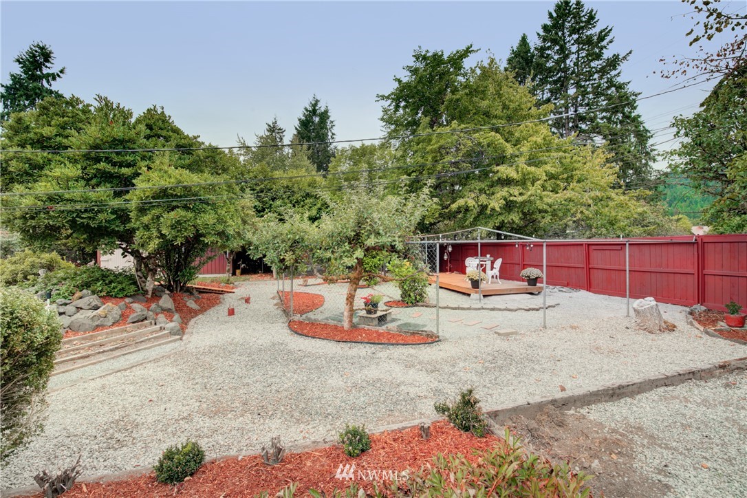 18505 Southeast May Valley Road Issaquah, WA 98027 - Photo 4 of 33