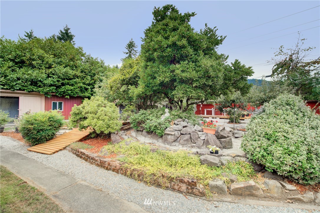 18505 Southeast May Valley Road Issaquah, WA 98027 - Photo 6 of 33