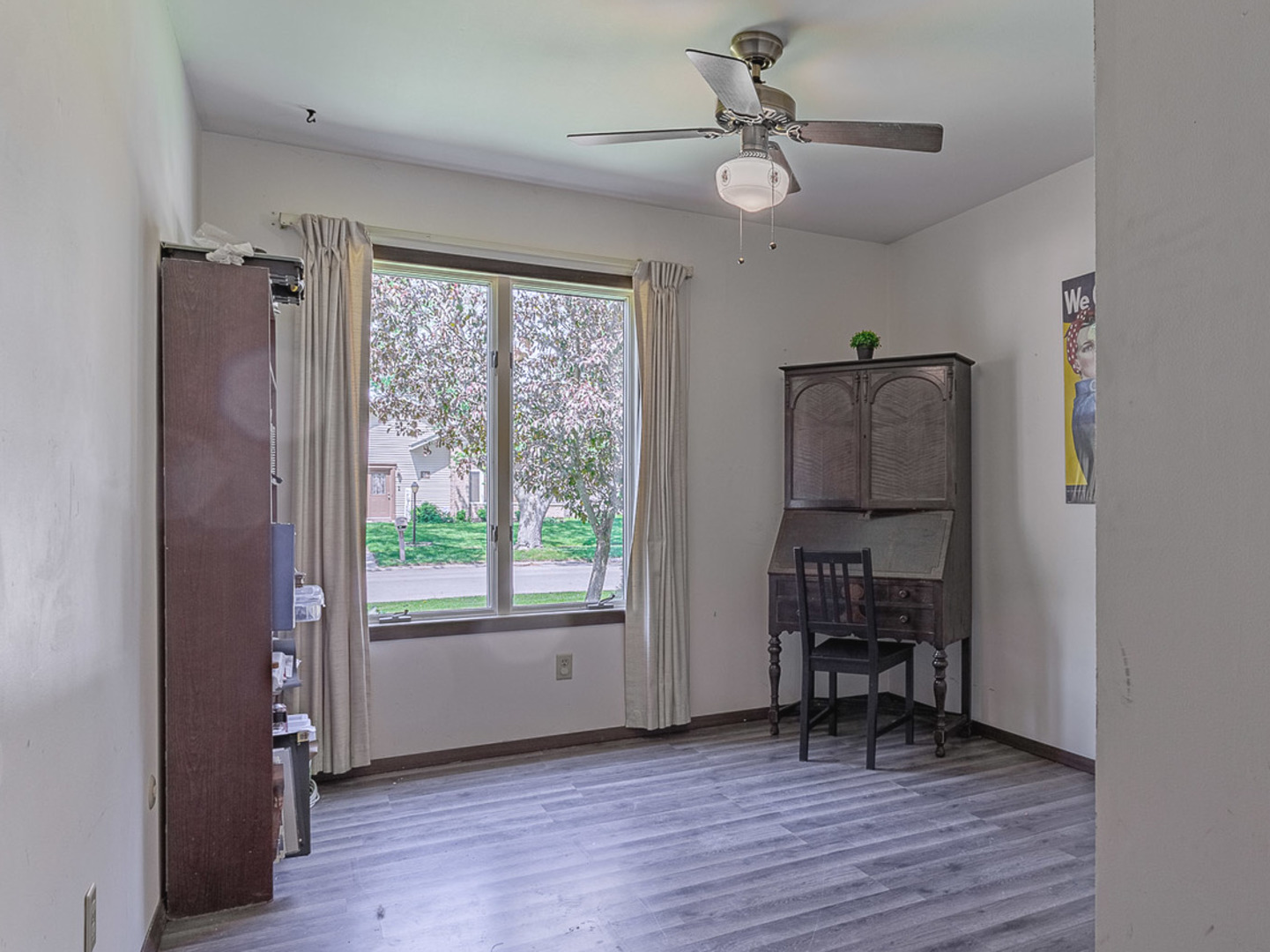 33 Ingleshire Road Montgomery, IL 60538 - Photo 14 of 22 a view of room with window wooden floor and closet