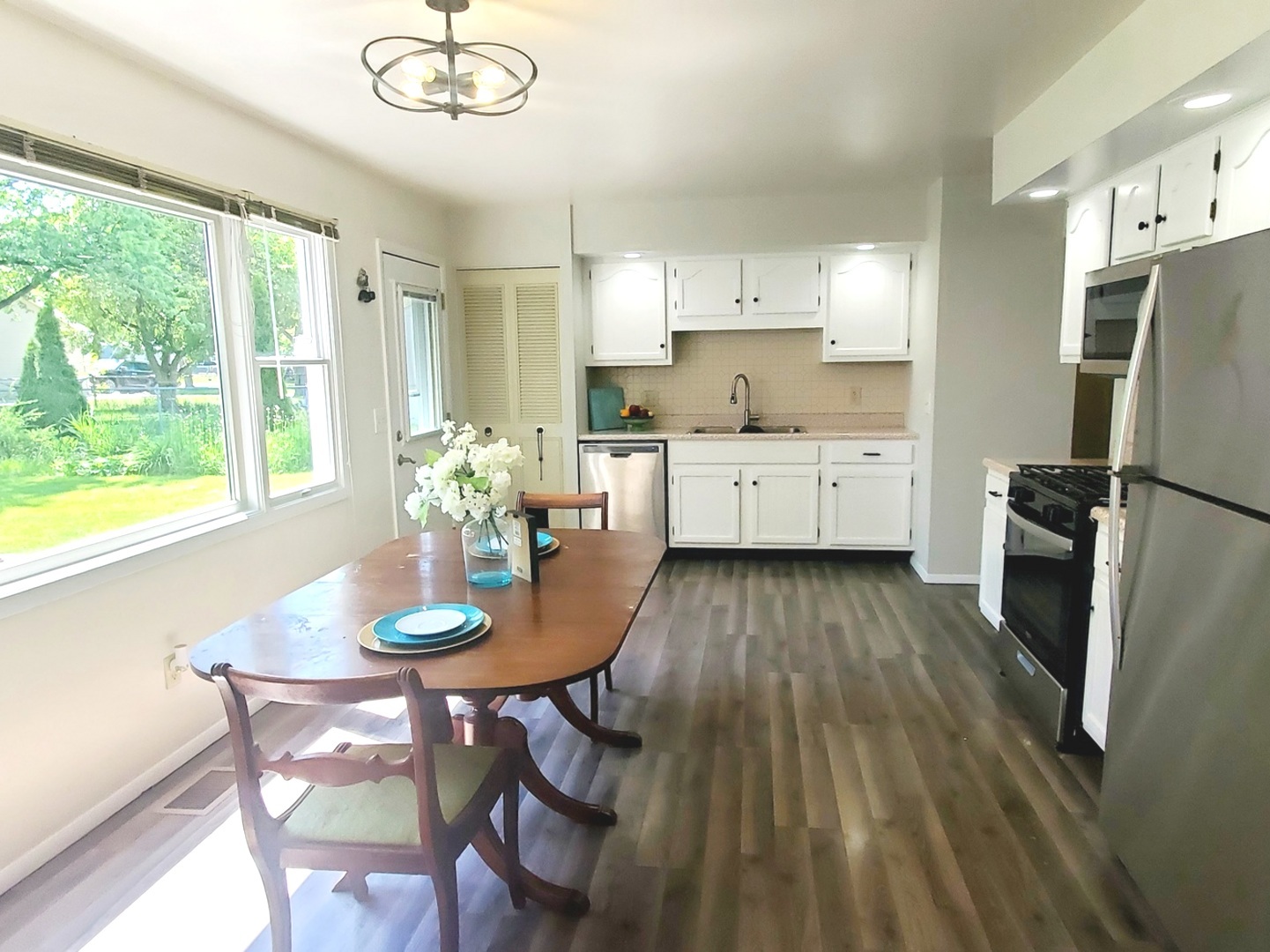 33 Ingleshire Road Montgomery, IL 60538 - Photo 5 of 22 a kitchen with a table chairs refrigerator and cabinets