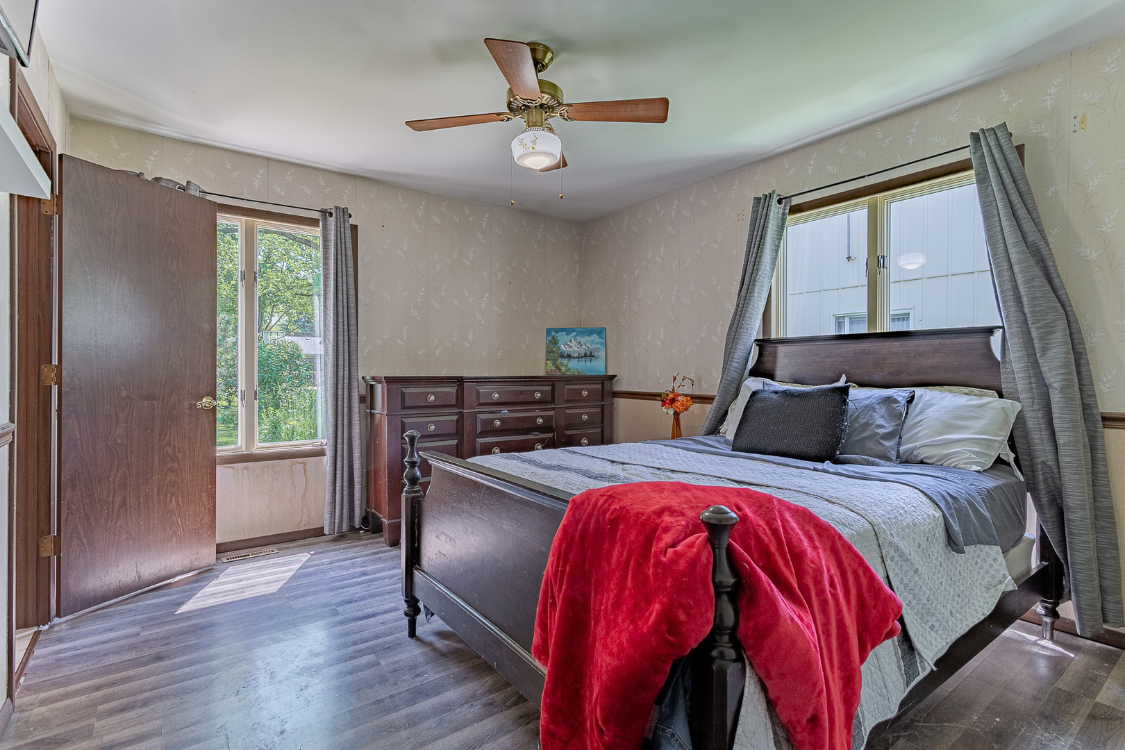 33 Ingleshire Road Montgomery, IL 60538 - Photo 10 of 22 a bed sitting in a bedroom next to a window