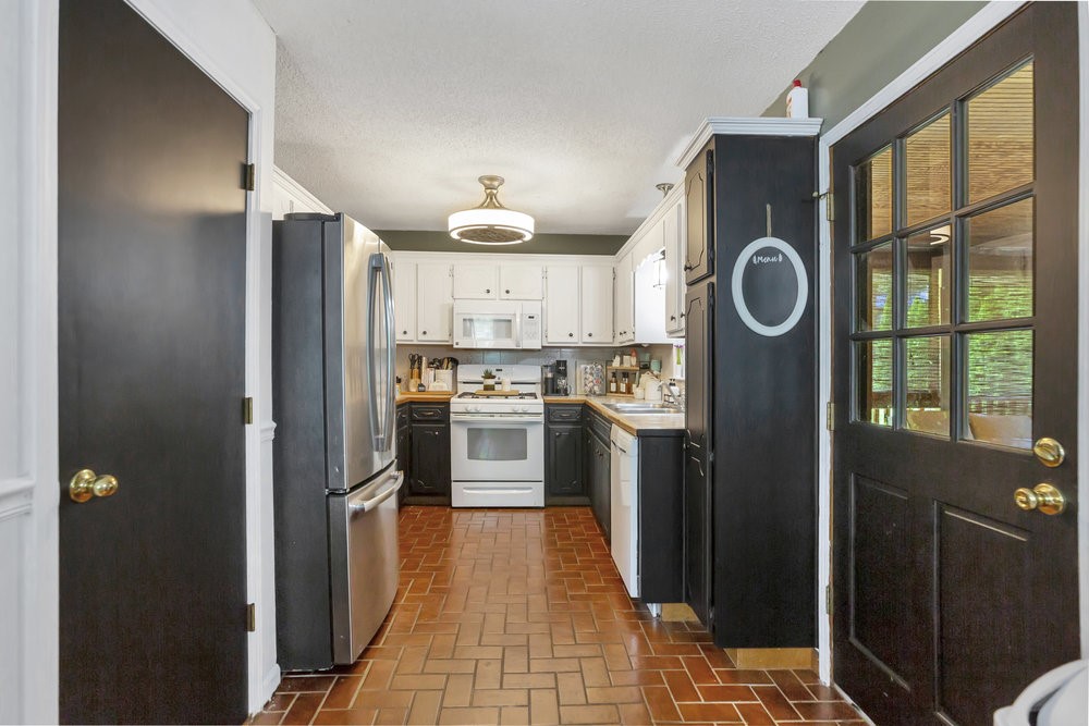 402 Simpson Street Westminster, SC 29693 - Photo 11 of 37 Gallery Image 11