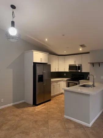 $2,900 | 3076 South Oakland Forest Drive, Unit 503, Oakland Park, FL 33309