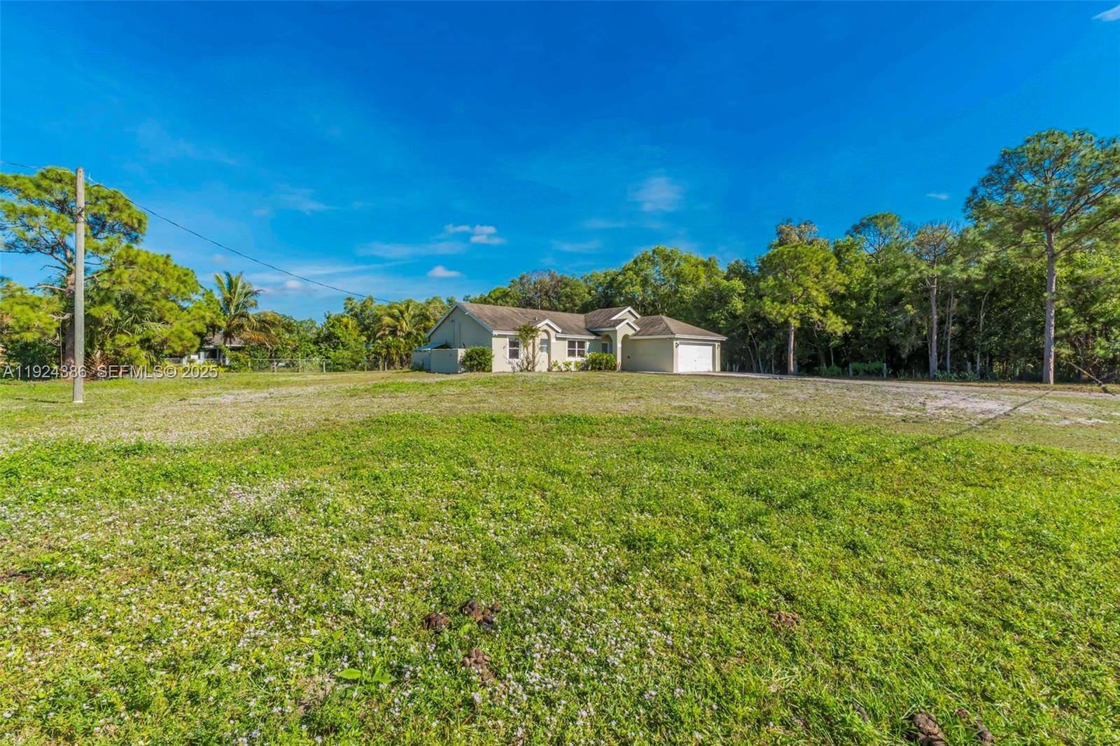 17607 88th Road North Loxahatchee, FL 33470 - Photo 41 of 56 a view of an outdoor space and a yard
