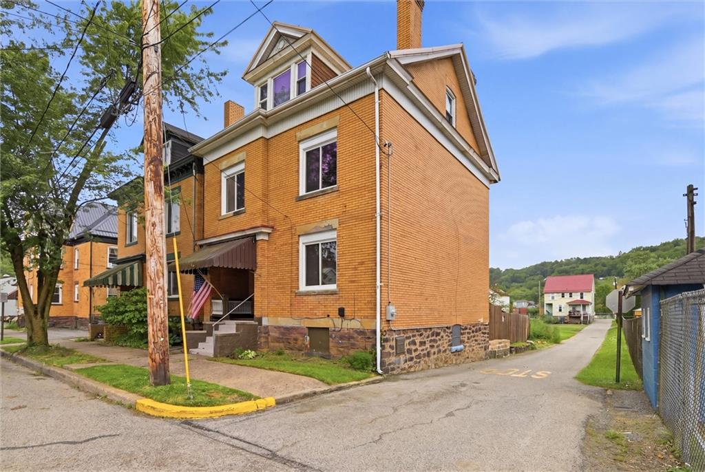 305 3rd Street Freeport, PA 16229 - Photo 2 of 38