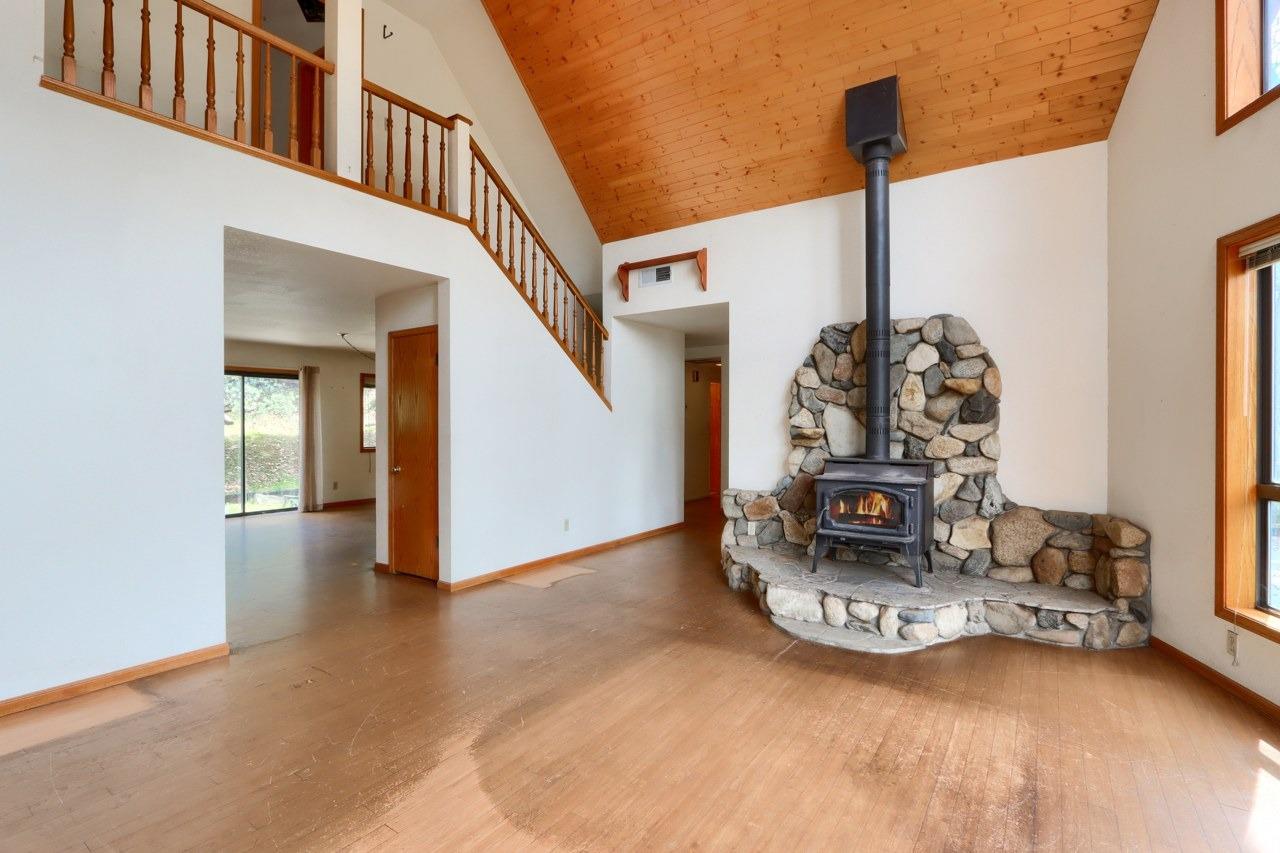 51973 Montgomery Drive Oakhurst, CA 93644 - Photo 11 of 50 a view of a livingroom with furniture