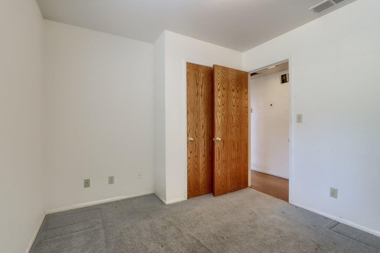 51973 Montgomery Drive Oakhurst, CA 93644 - Photo 25 of 50 an empty room with closet