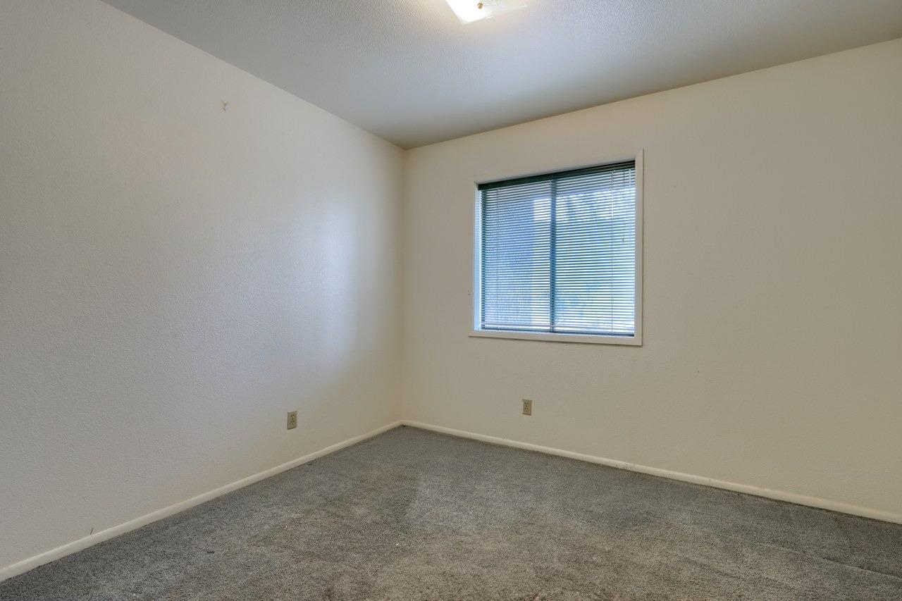 51973 Montgomery Drive Oakhurst, CA 93644 - Photo 26 of 50 an empty room with a window
