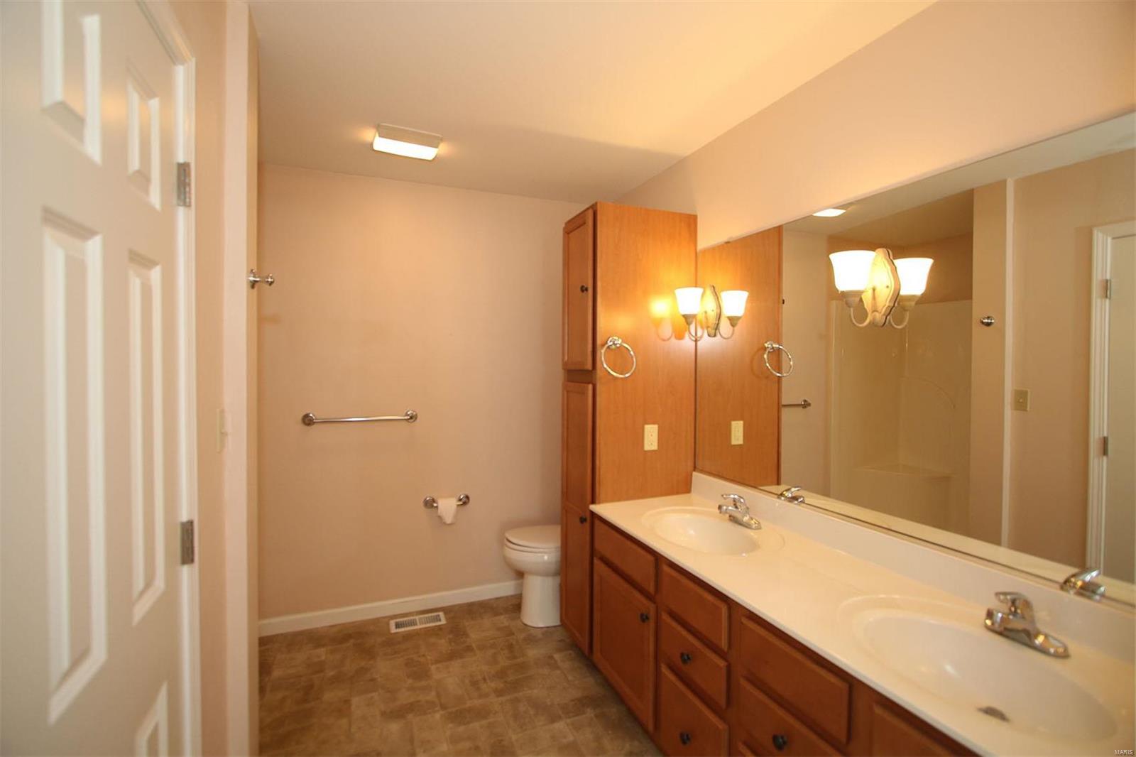 5009 Castlegate Lane Godfrey, IL 62035 - Photo 11 of 17 Gallery Image 11
