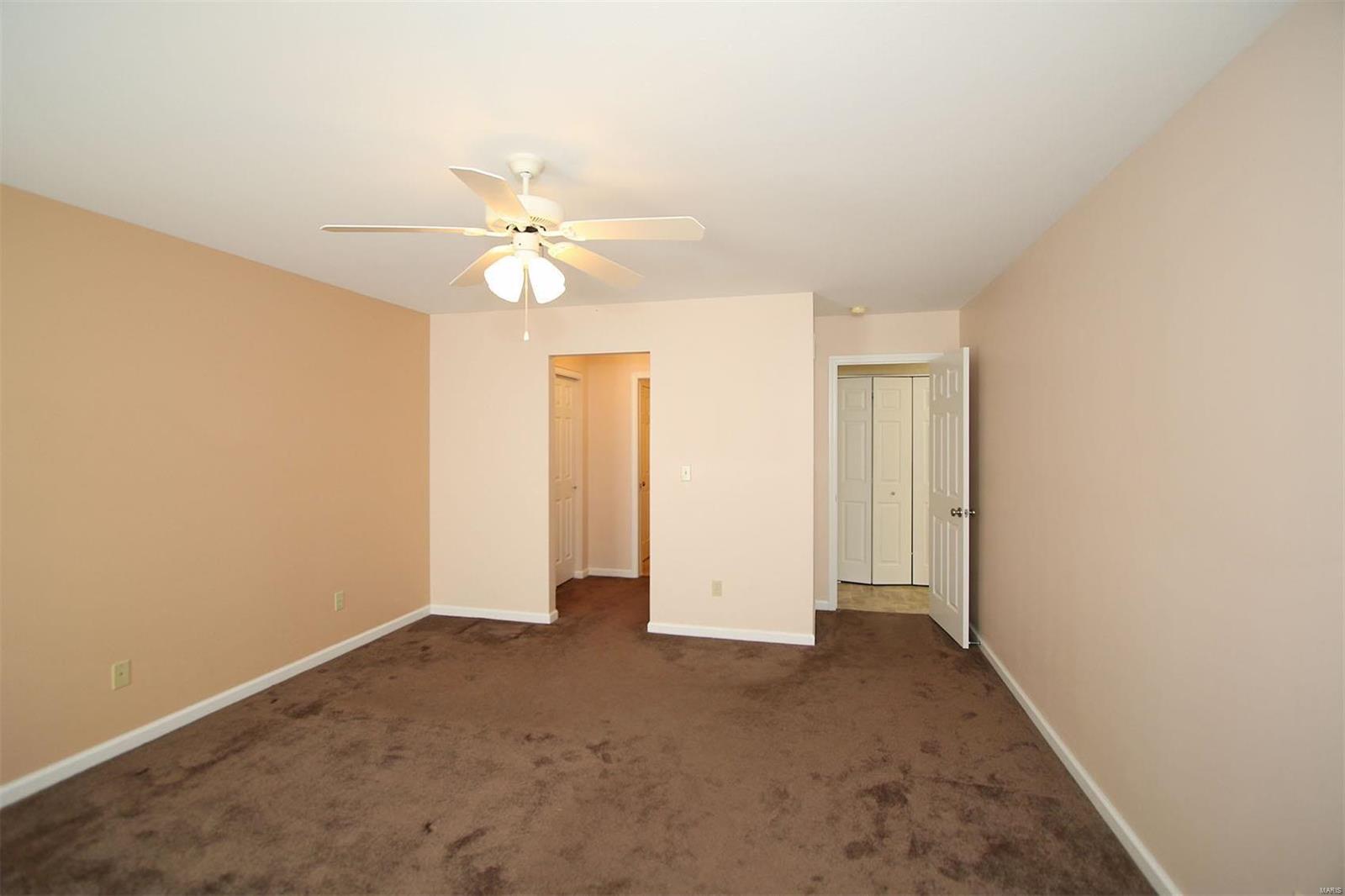 5009 Castlegate Lane Godfrey, IL 62035 - Photo 9 of 17 Gallery Image 9