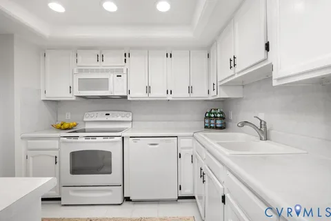 $305,000 | 2956 Hathaway Road, Unit U704, Richmond, VA 23225