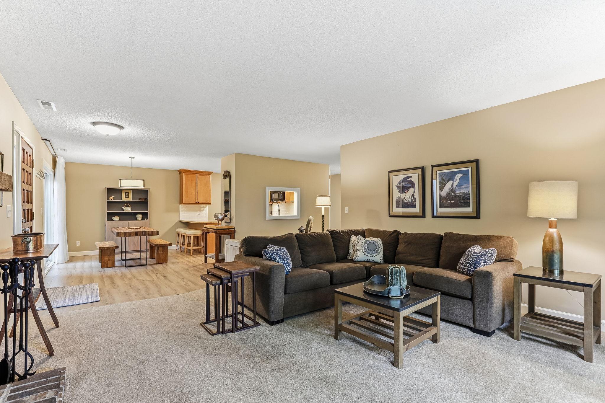 8970 Neill Lake Road Eden Prairie, MN 55347 - Photo 6 of 37
