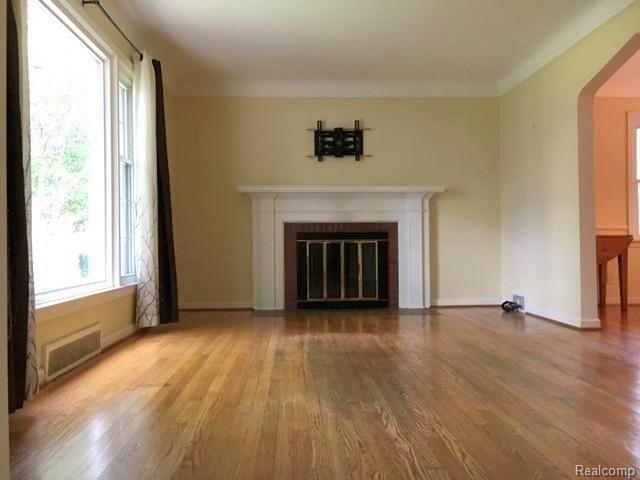 1754 Bournemouth Road Grosse Pointe Woods, MI 48236 - Photo 2 of 25