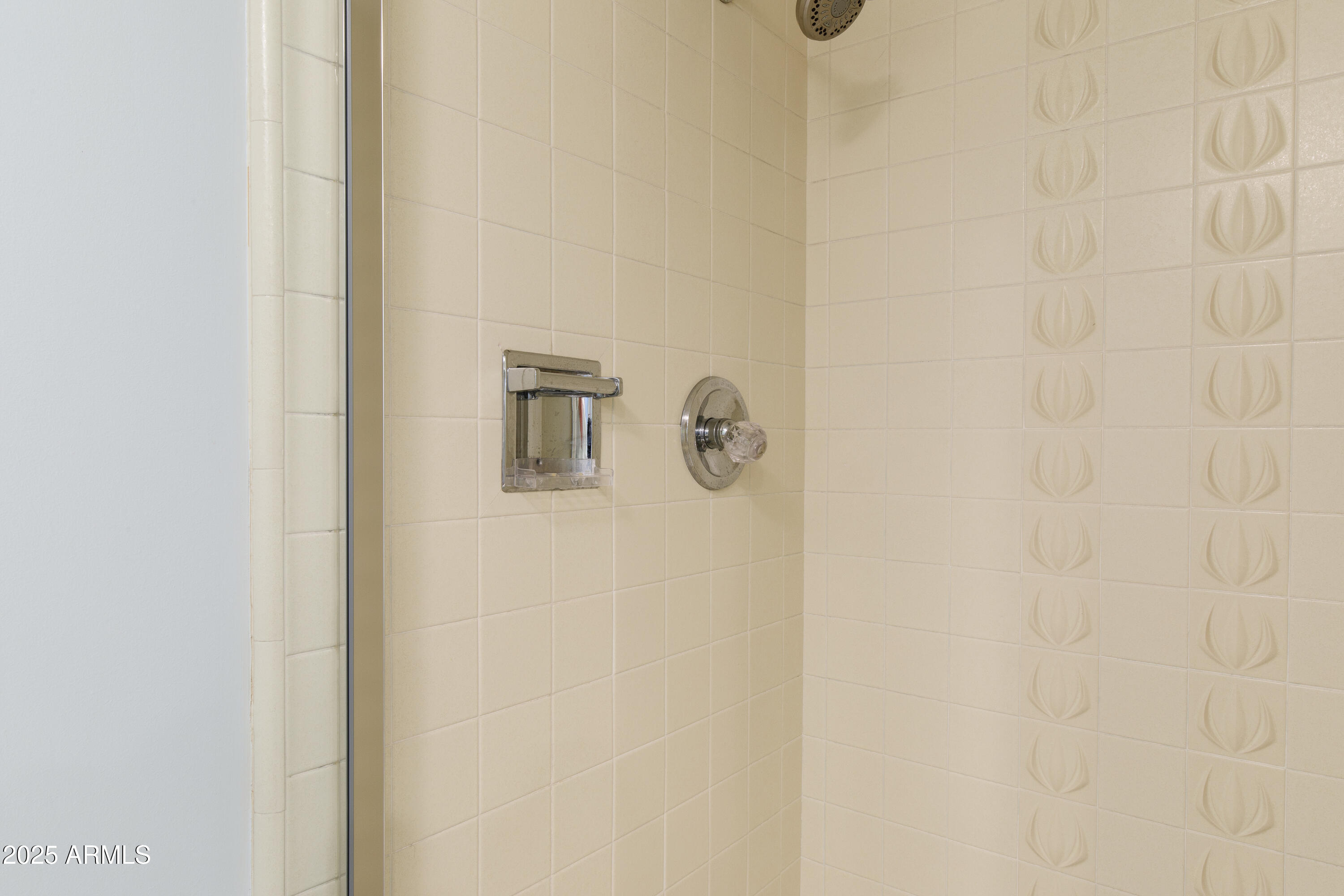 7125 North 2nd Place Phoenix, AZ 85020 - Photo 17 of 30 a bathroom with a shower
