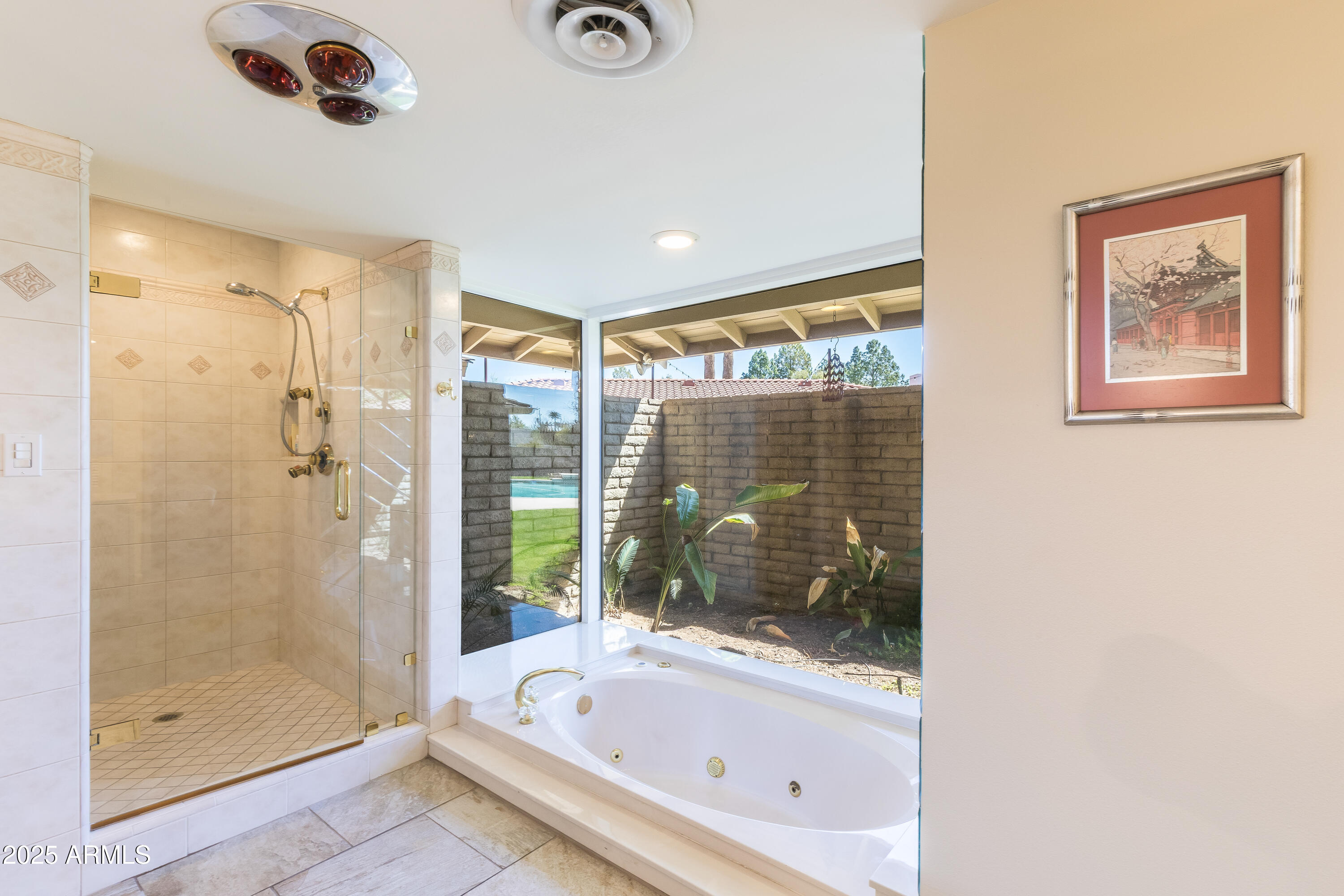 7125 North 2nd Place Phoenix, AZ 85020 - Photo 20 of 30 a bathroom with a bathtub and a shower
