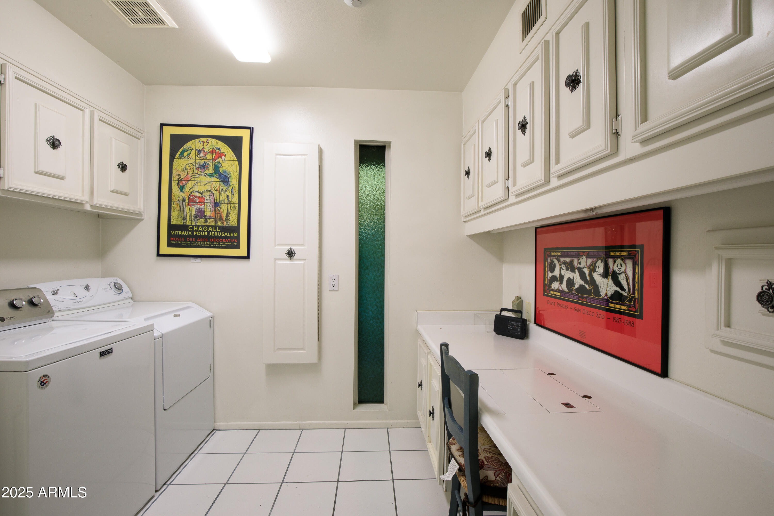 7125 North 2nd Place Phoenix, AZ 85020 - Photo 23 of 30 a view of room with window and electronic appliances