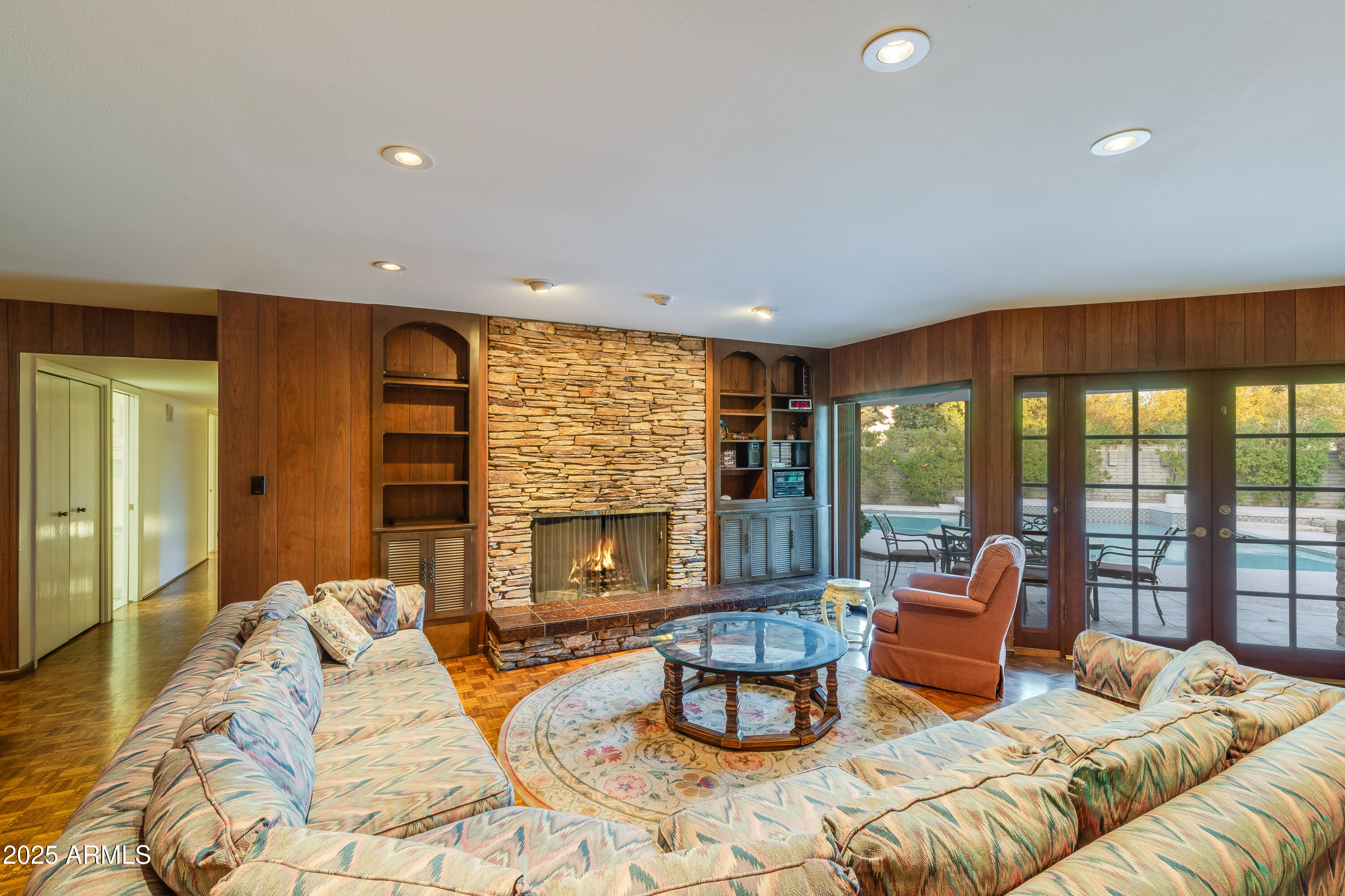 7125 North 2nd Place Phoenix, AZ 85020 - Photo 10 of 30 a living room with furniture and a large window
