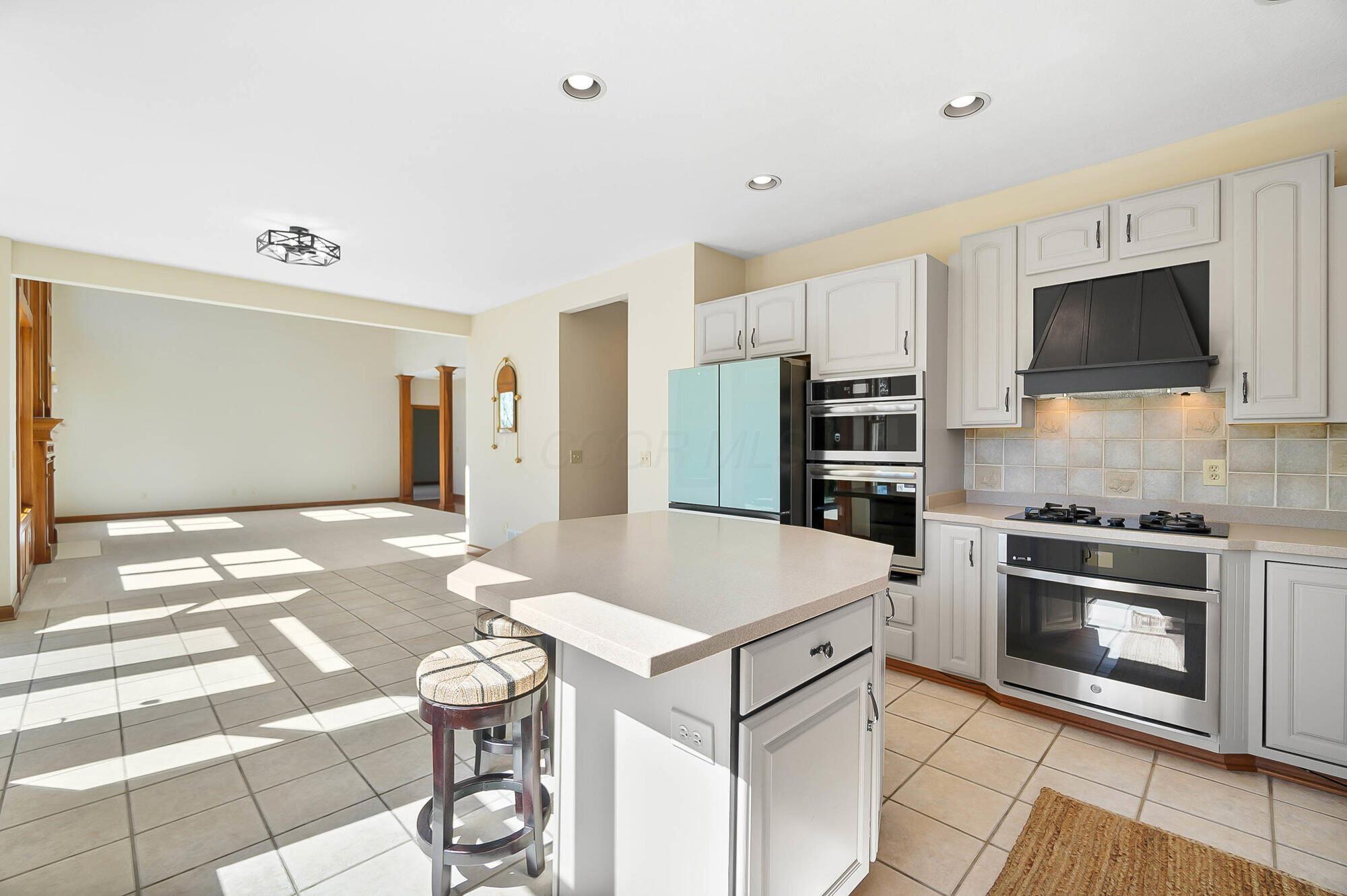 8591 Spring Flower Road Pickerington, OH 43147 - Photo 21 of 84 Updated Kitchen