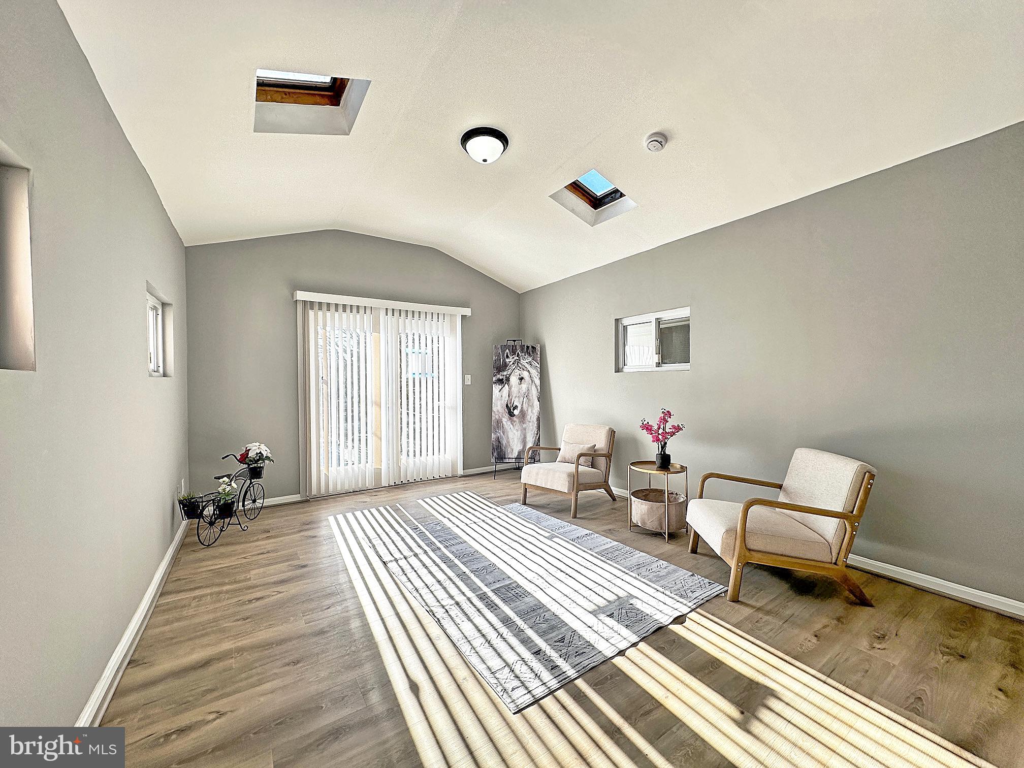 116 Hillvale Road Baltimore, MD 21229 - Photo 10 of 26 a living room with furniture