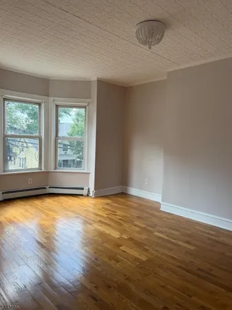 $2,400 | 203 2nd Street, Newark, NJ 07107