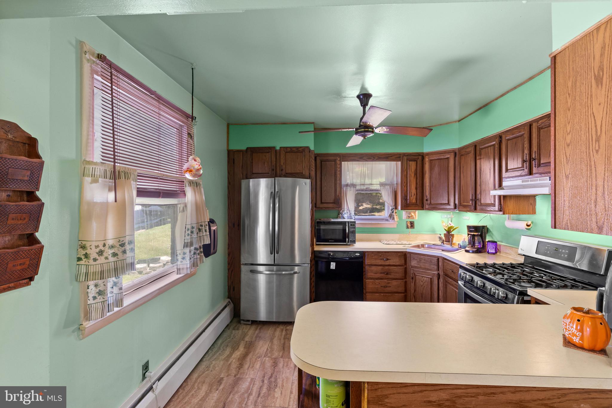 574 Edmondson Avenue Baltimore, MD 21228 - Photo 13 of 30 Stainless steel appliances