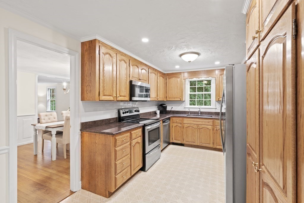 136 Murphy Road Hudson, MA 01749 - Photo 12 of 34 Gallery Image 12