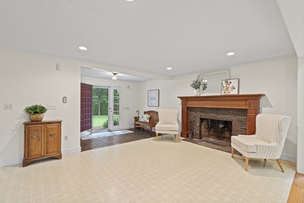 136 Murphy Road Hudson, MA 01749 - Photo 3 of 34 Gallery Image 3