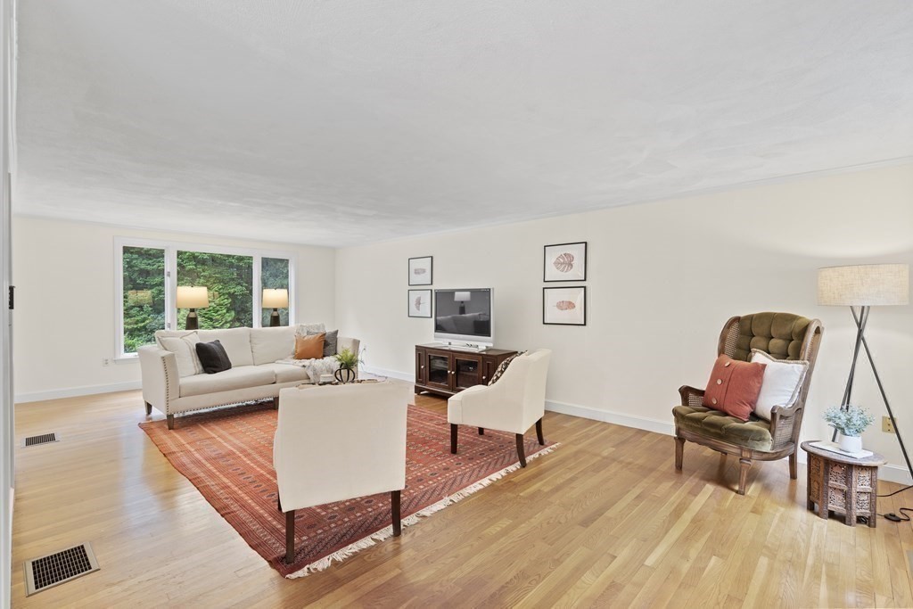 136 Murphy Road Hudson, MA 01749 - Photo 8 of 34 Gallery Image 8