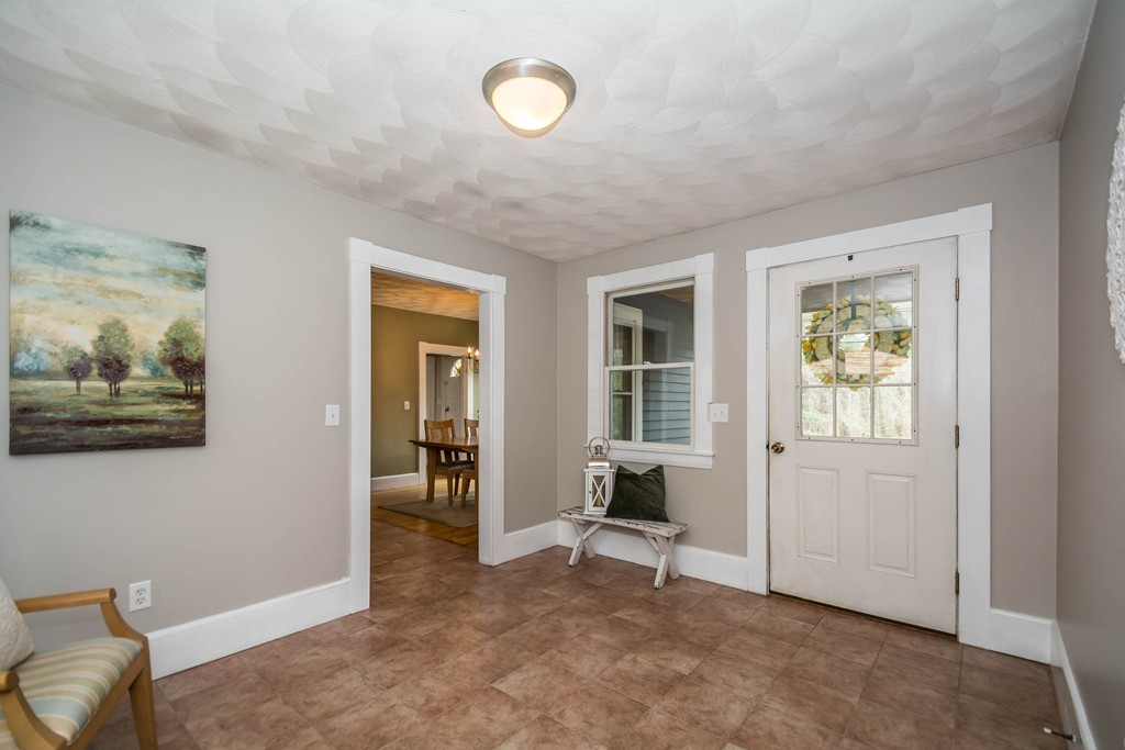 447 Grove Street Reading, MA 01867 - Photo 4 of 29 Gallery Image 4