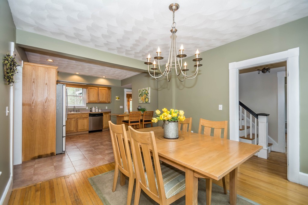 447 Grove Street Reading, MA 01867 - Photo 6 of 29 Gallery Image 6