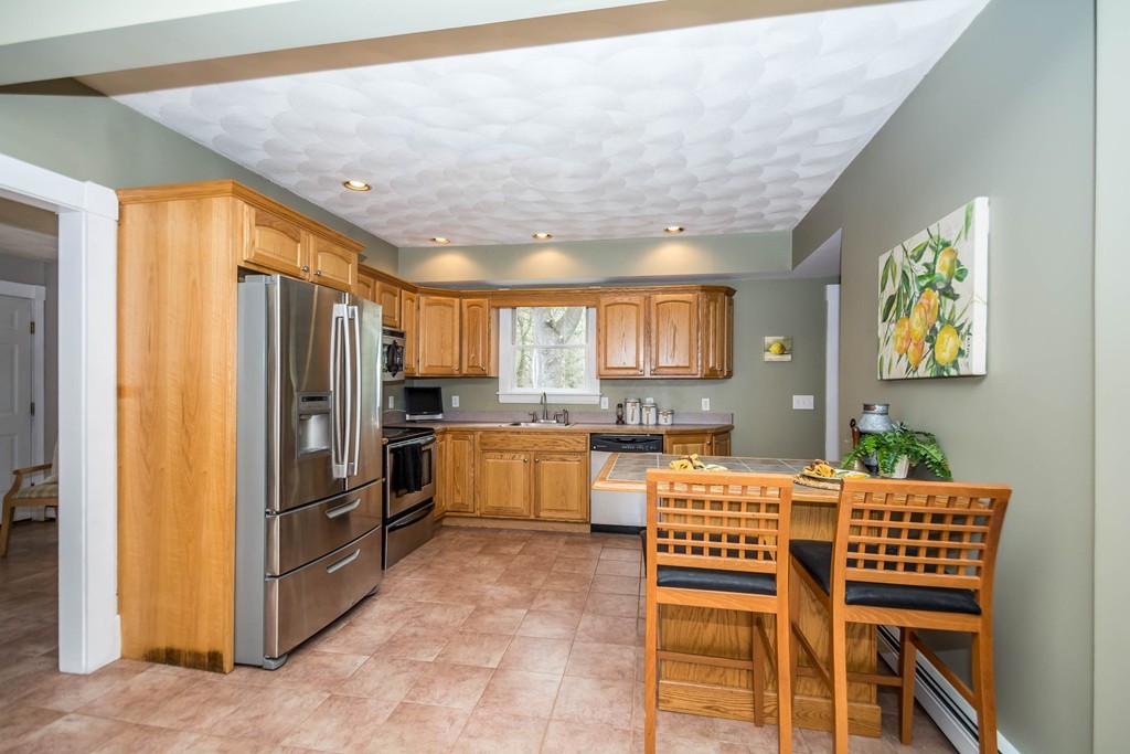 447 Grove Street Reading, MA 01867 - Photo 7 of 29 Gallery Image 7