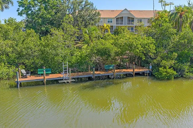 $220,000 | 850 South Tamiami Trail, Unit 207, Sarasota, FL 34236